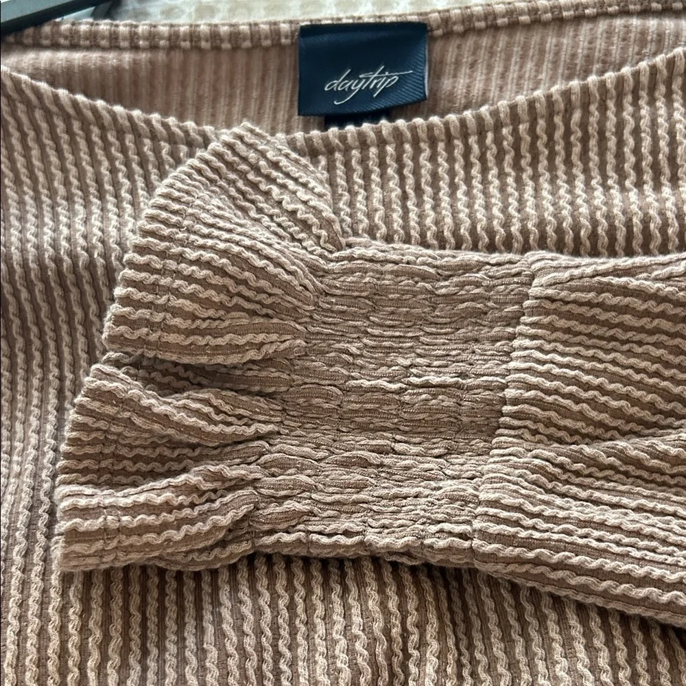 Buckle daytrip ribbed Long Sleeve Top - Picture 2 of 4